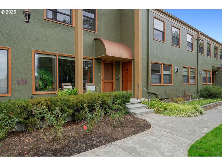 Property Photo:  2025 SE Caruthers St 14  OR 97214