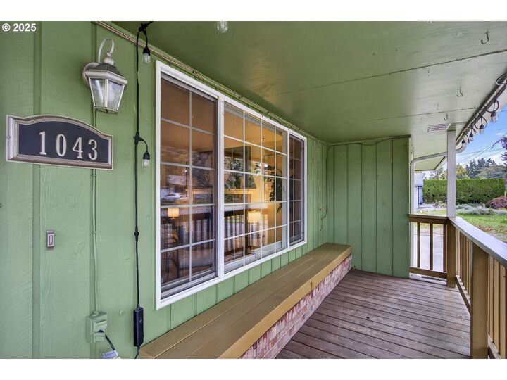 Property Photo:  1043 NE Sturgess Ave  OR 97124