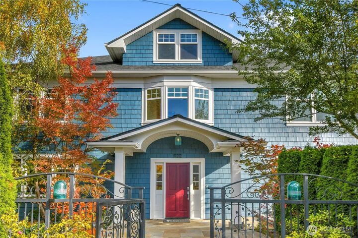 922  Nob Hill Avenue N  Seattle WA 98109 photo