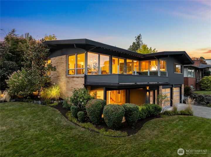 5560 S Holly Street  Seattle WA 98118 photo