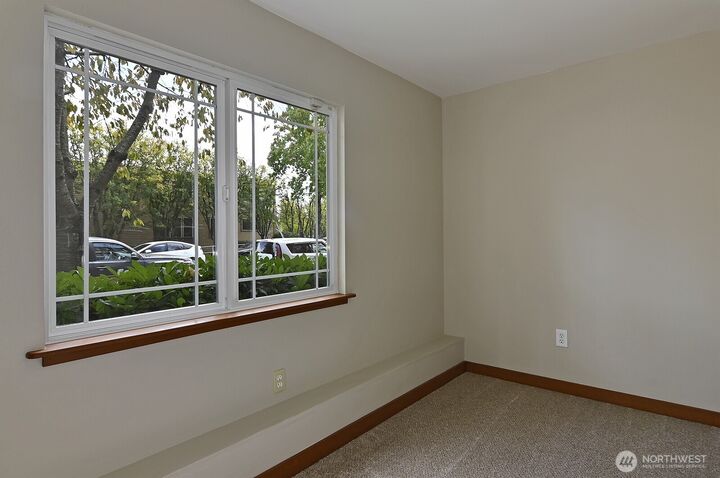 Property Photo:  12307 B  Roosevelt Way NE B  WA 98125 