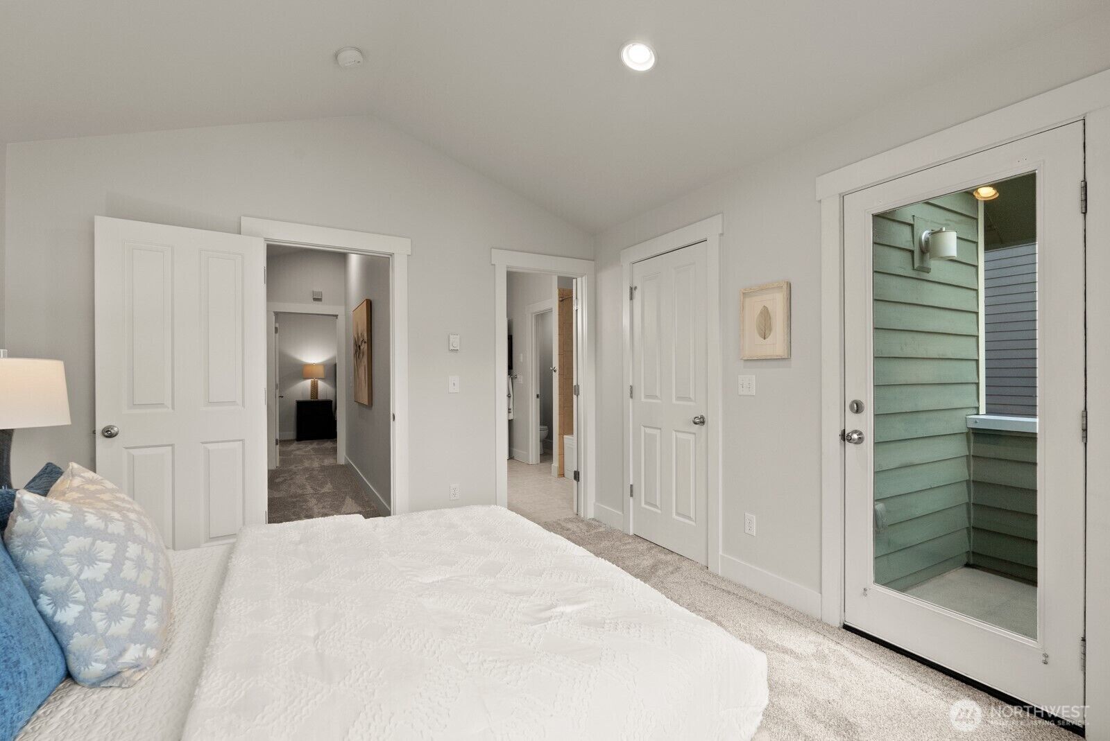 Property Photo:  121  21st Avenue E C  WA 98112 