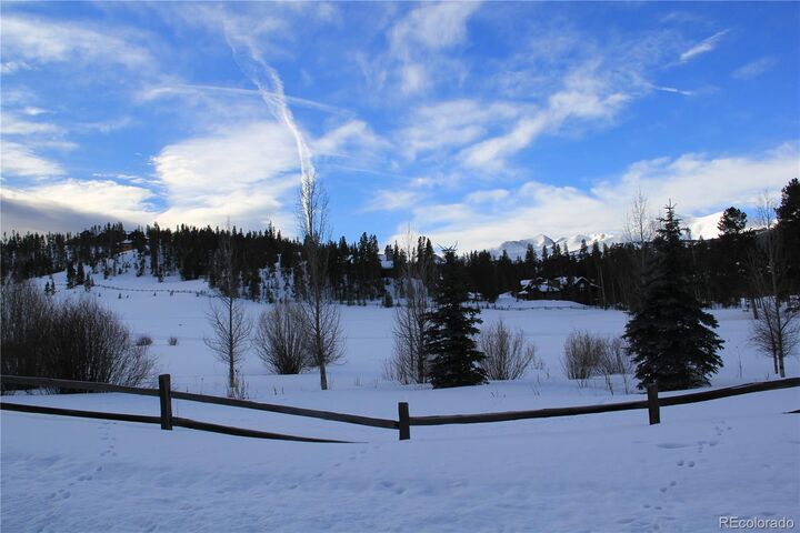 Property Photo:  163 Pelican Circle 1202  CO 80424