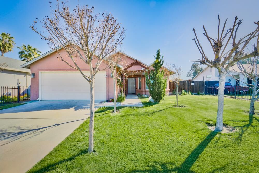 Property Photo:  1951 McDonald Avenue  CA 93620