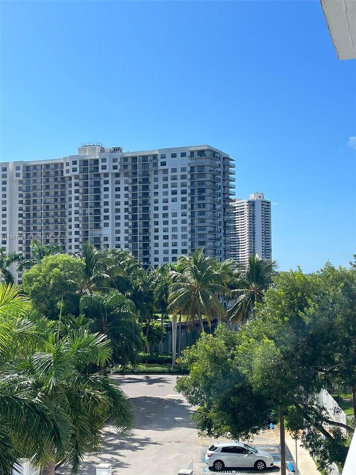 Property Photo:  2851 NE 183rd St 405E  FL 33160