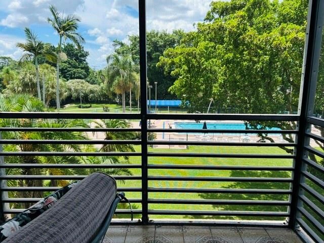 Property Photo:  1200 Saint Charles Pl 311  FL 33026