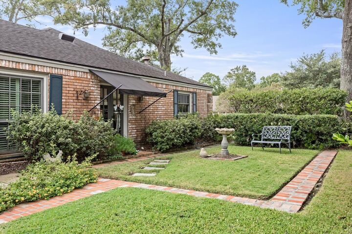 Property Photo: 1590 Belvedere Dr TX 77706