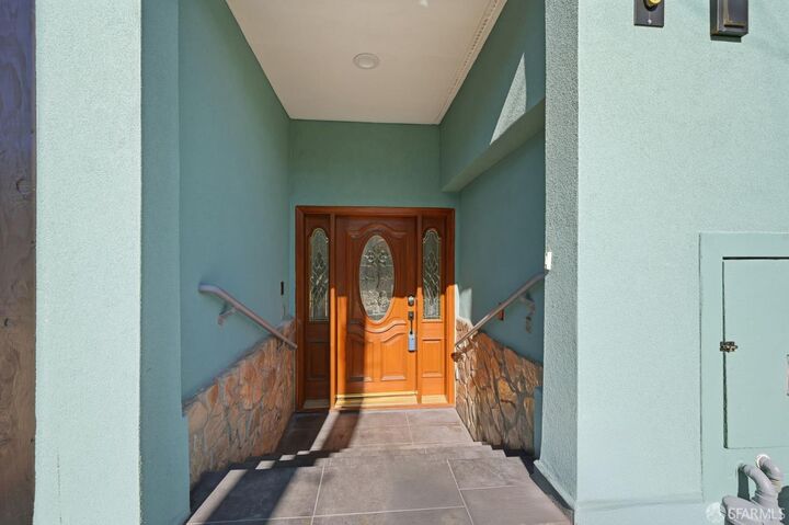 Property Photo:  276 Seneca Avenue  CA 94112