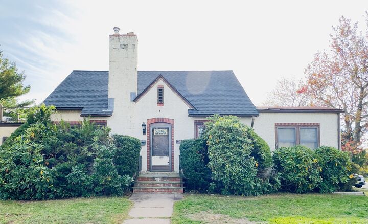 Property Photo:  281 Ocean Avenue  CT 06516