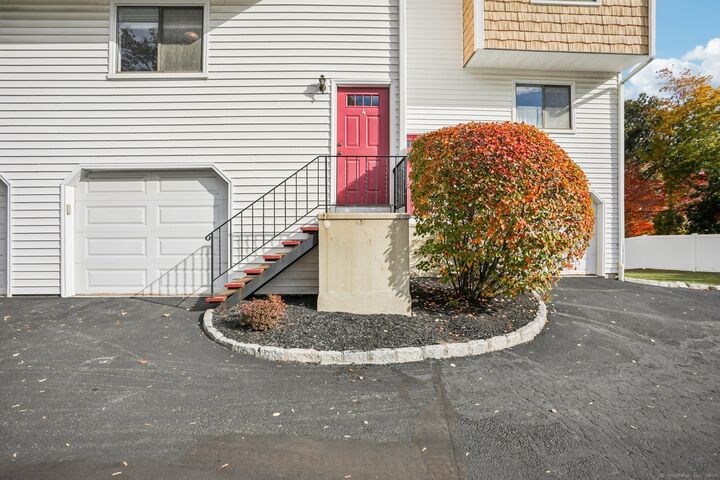Property Photo:  825 Hope Street Apt 4  CT 06907