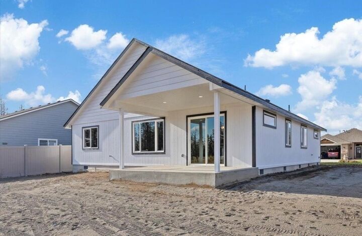 Property Photo:  522 S Stanley St  WA 99022