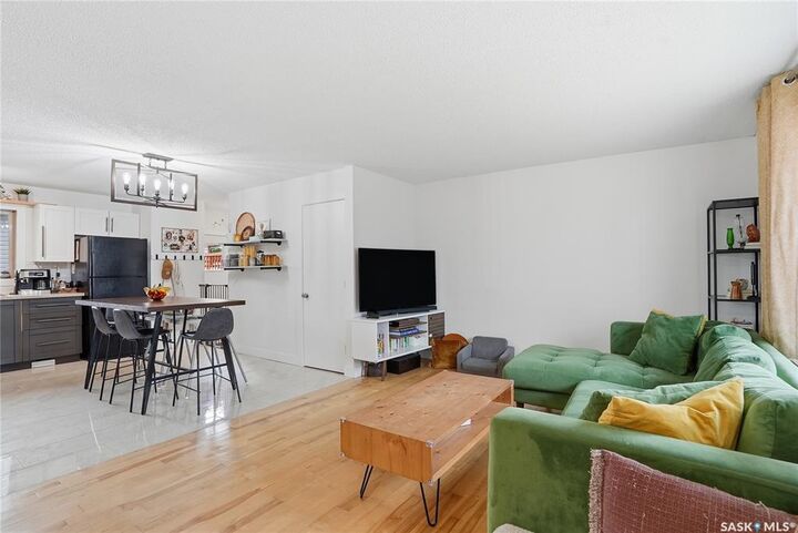 Photo de la propriété: 898 Kingsmere Boulevard SK S7J 4J7