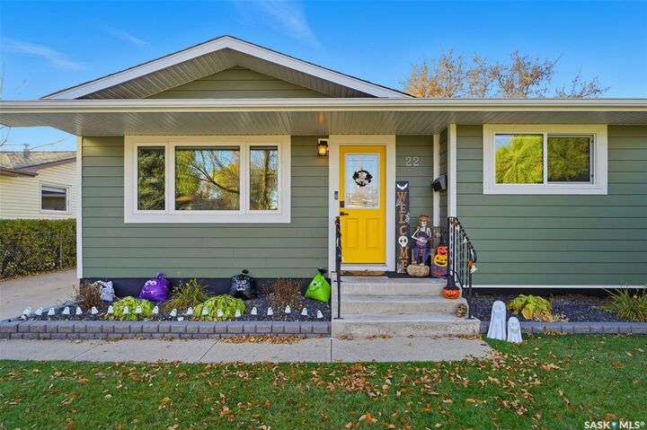 Property Photo:  22 Middleton Crescent  SK S7J 2W4 