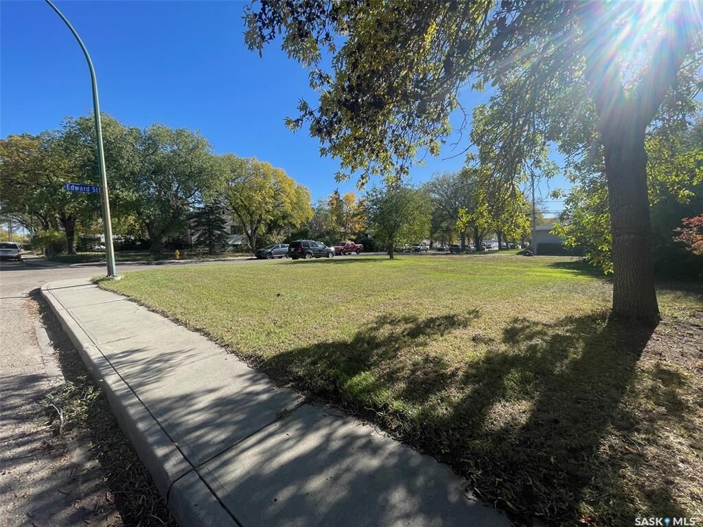 Property Photo:  4307 8th Avenue  SK S4T 0V1 