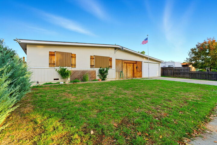 Property Photo:  2422 S West Street  CA 93277