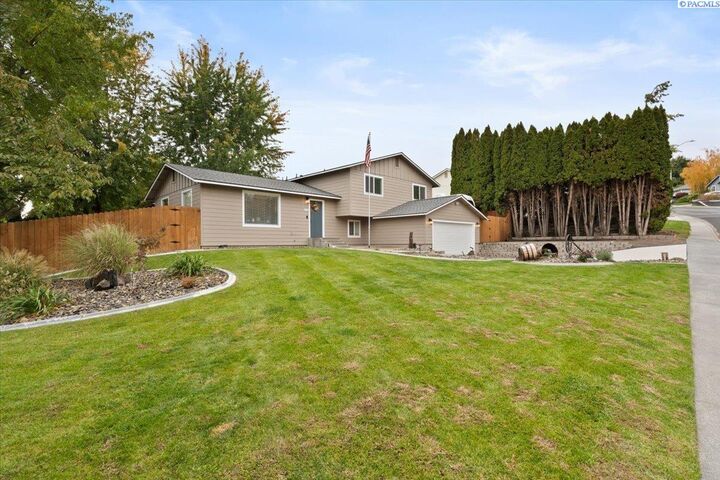 Property Photo:  179 Englewood Dr.  WA 99352