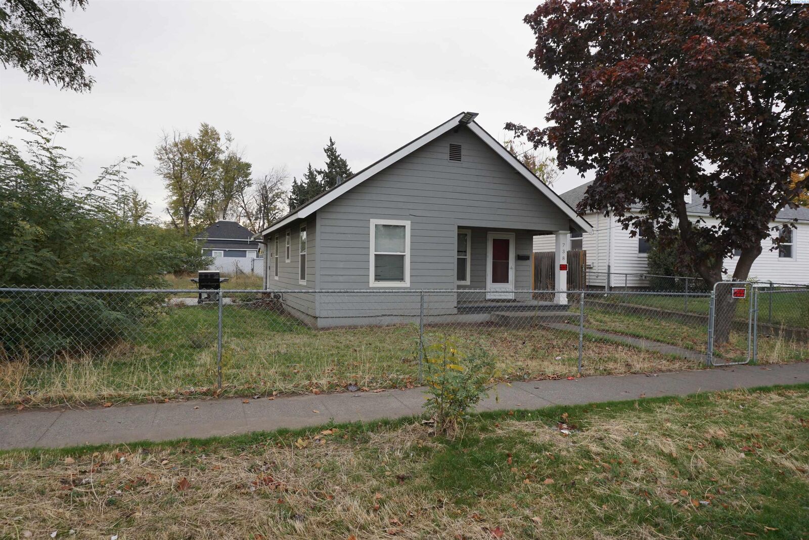 Property Photo:  738 N 9th Ave  WA 99362 