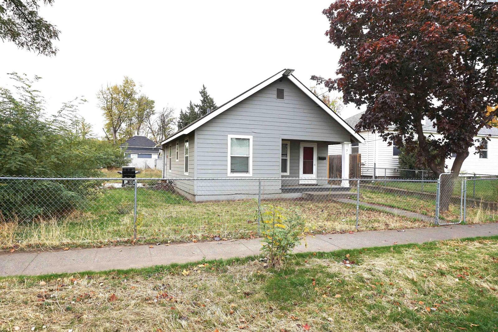 Property Photo:  738 N 9th Ave  WA 99362 