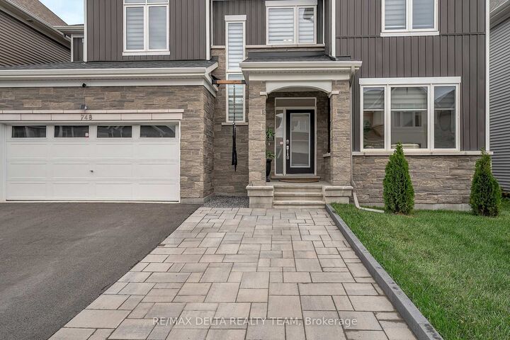 Property Photo: 748 Vennecy Terrace ON K1W 1H2