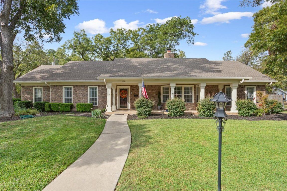 Property Photo:  1306 Ash Street  TX 78626