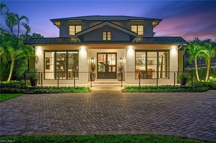 Property Photo: 349 2nd Ave N FL 34102