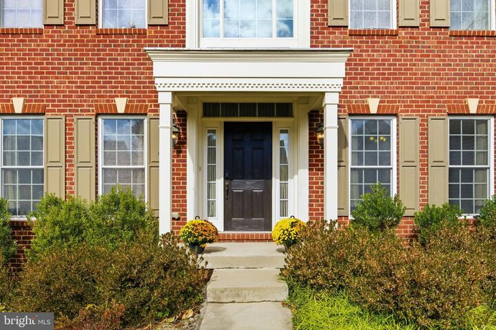 Property Photo:  41992 Holder Hill Court  VA 20105 