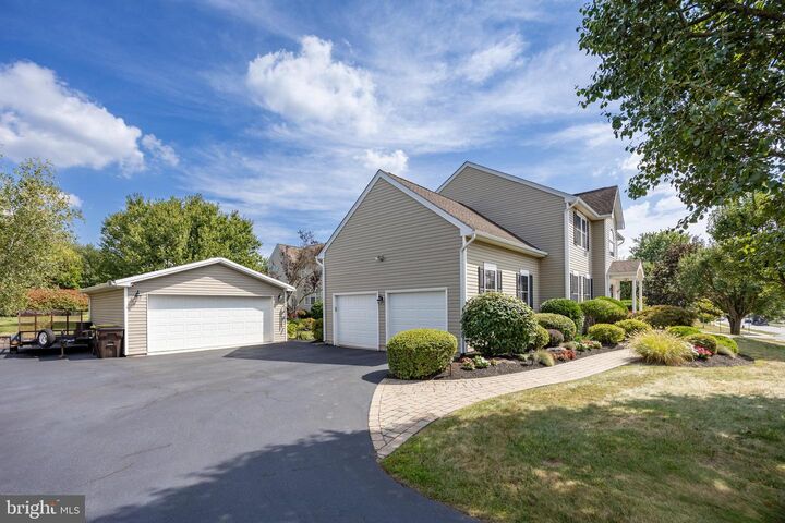 Property Photo:  16 Long Meadow Road  PA 19468