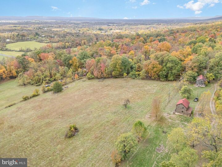 Property Photo:  122 Glendale Drive  PA 17050