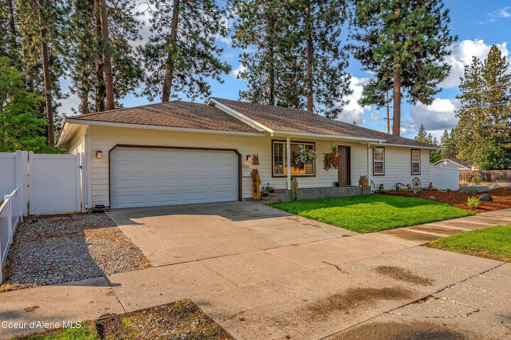 Property Photo:  2424 E Woodcrest Dr  ID 83854