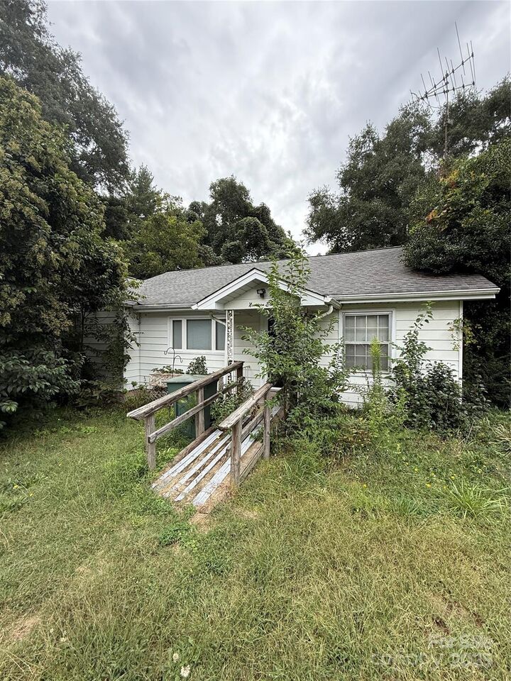 Property Photo: 1911 White Street NC 28052