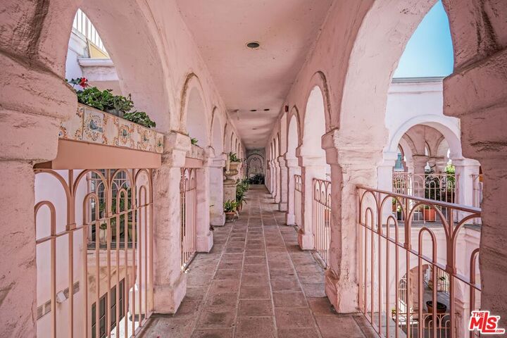 Property Photo:  6220 Pacific Ave  CA 90293