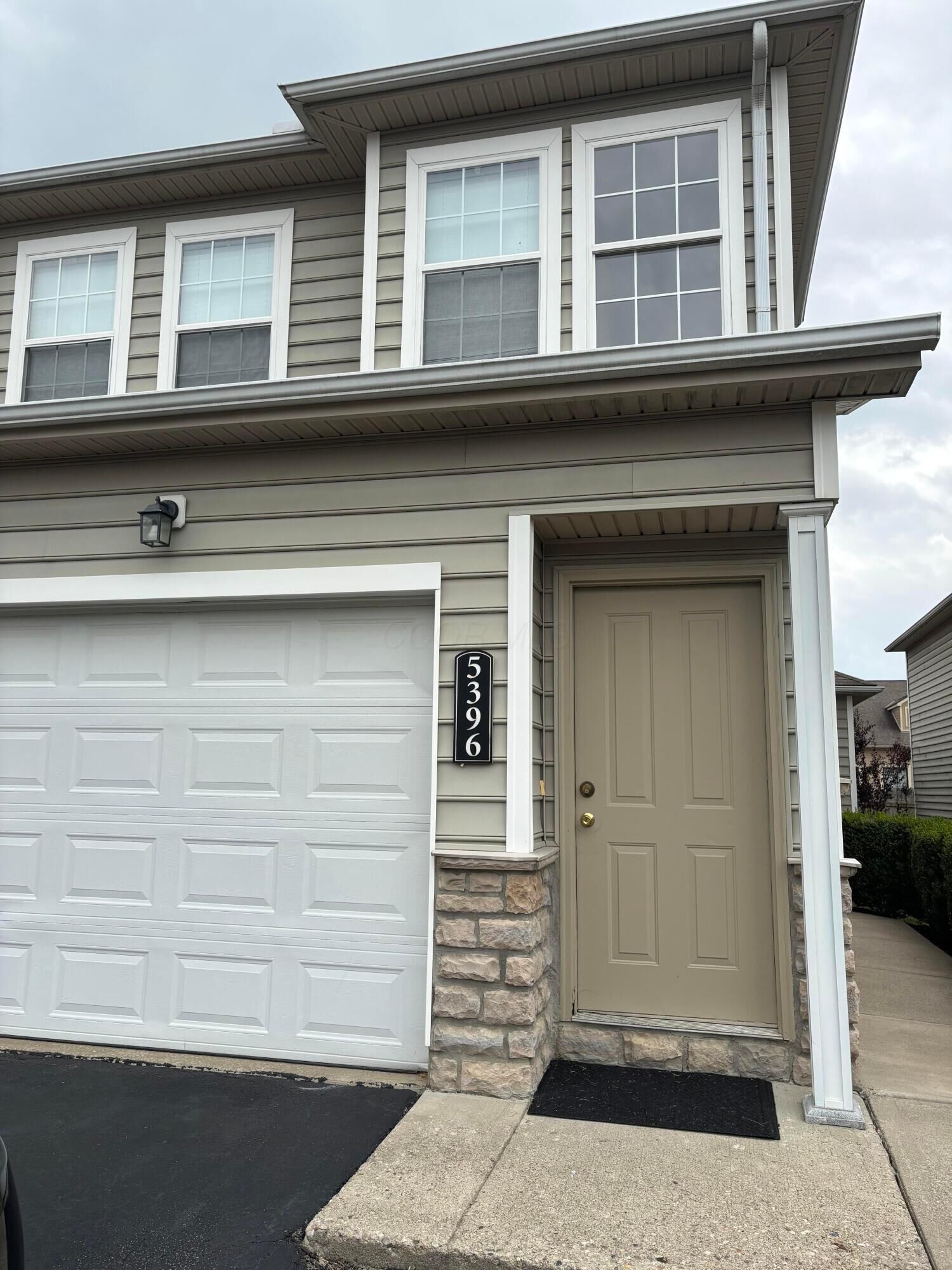 Property Photo:  5396 Nottinghamshire Lane  OH 43082 