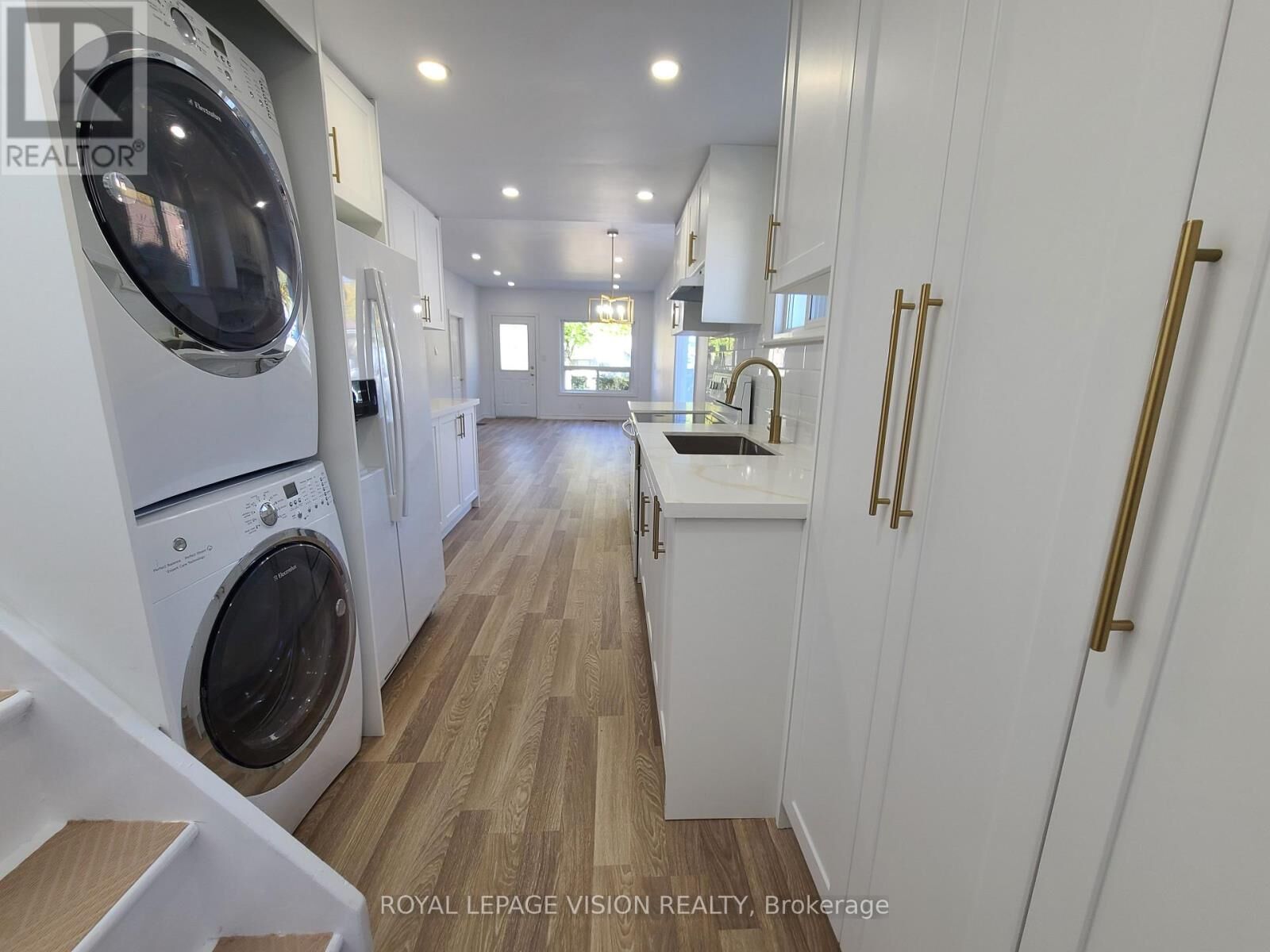 Property Photo:  157 College Avenue  ON L1J 1R3