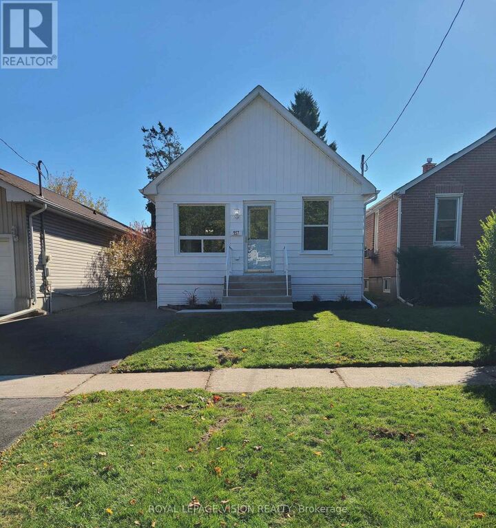 157 College Avenue  Oshawa (Vanier) ON L1J 1R3 photo