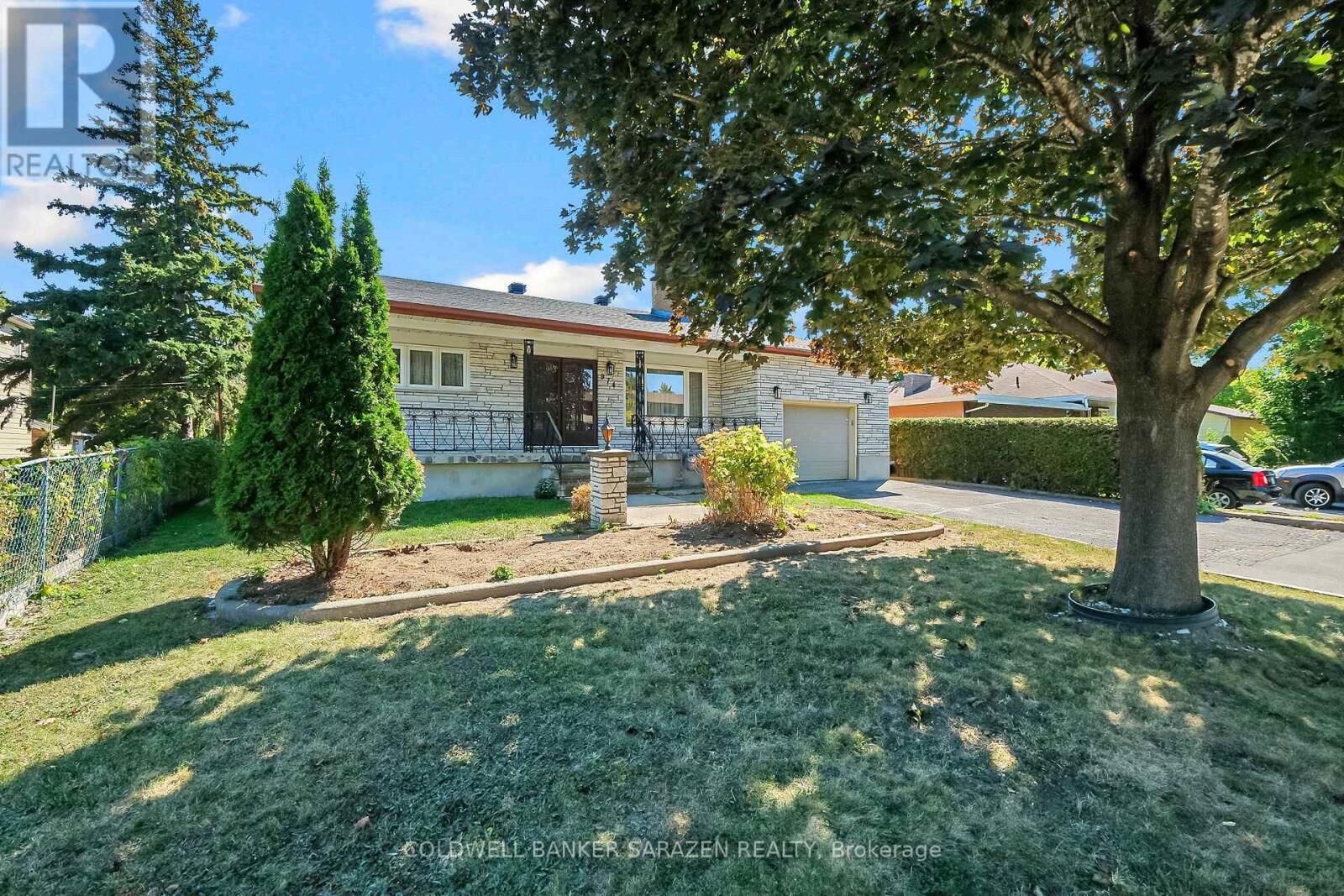 Property Photo:  974 Greenbriar Avenue  ON K2C 0J7 