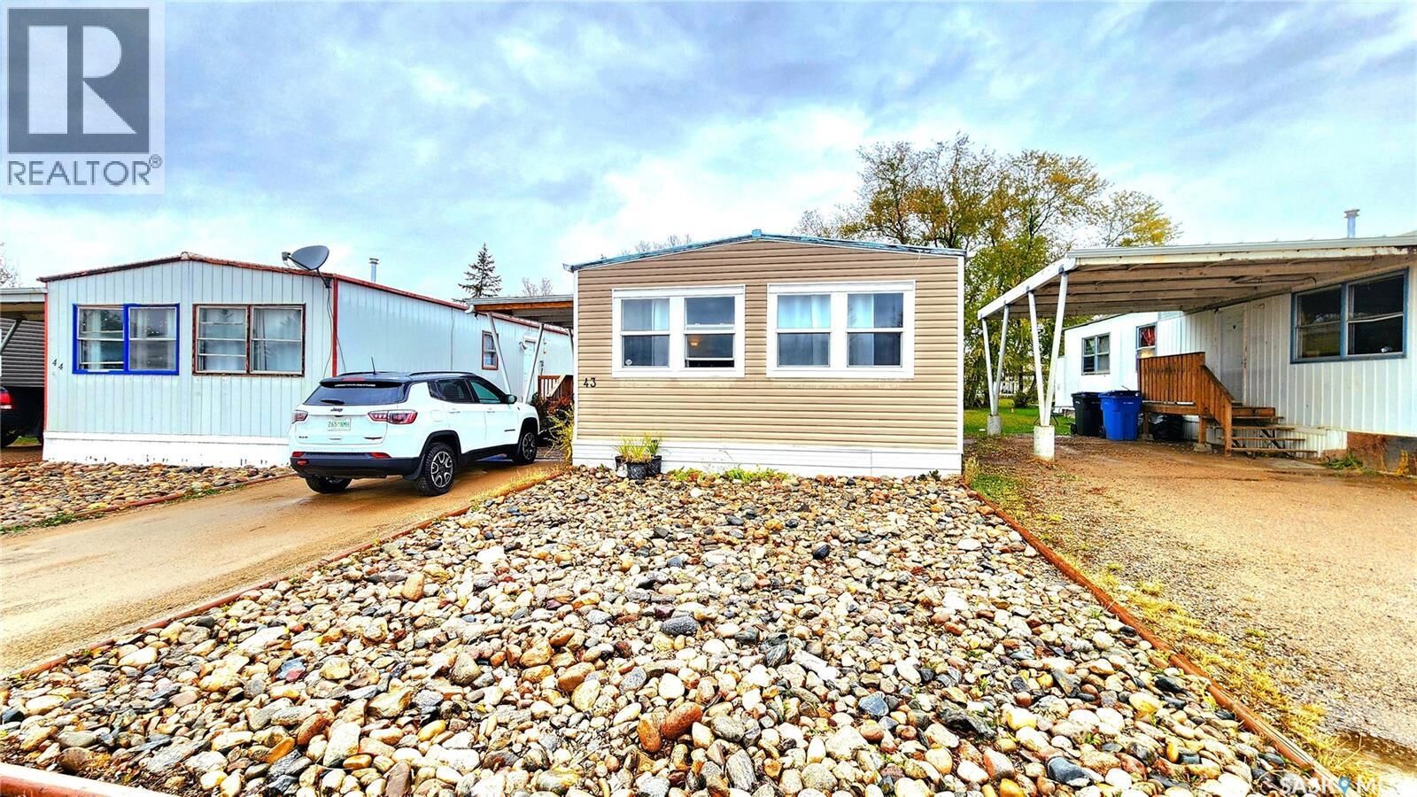 Property Photo: 43 1401 114th Street SK S9A 3G4