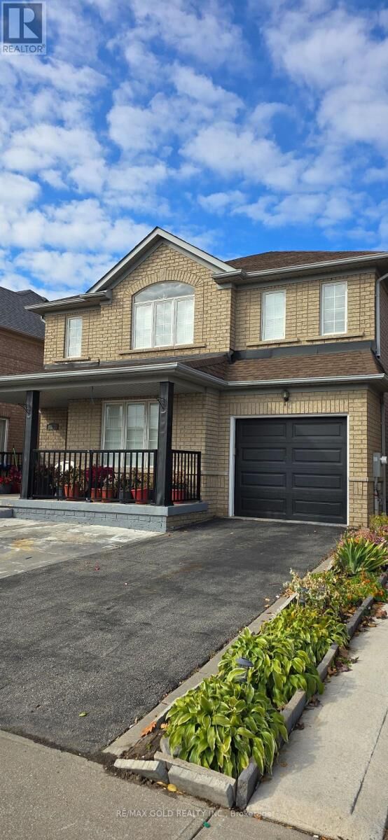 Property Photo: 4 Fandor Way ON L7A 2G6