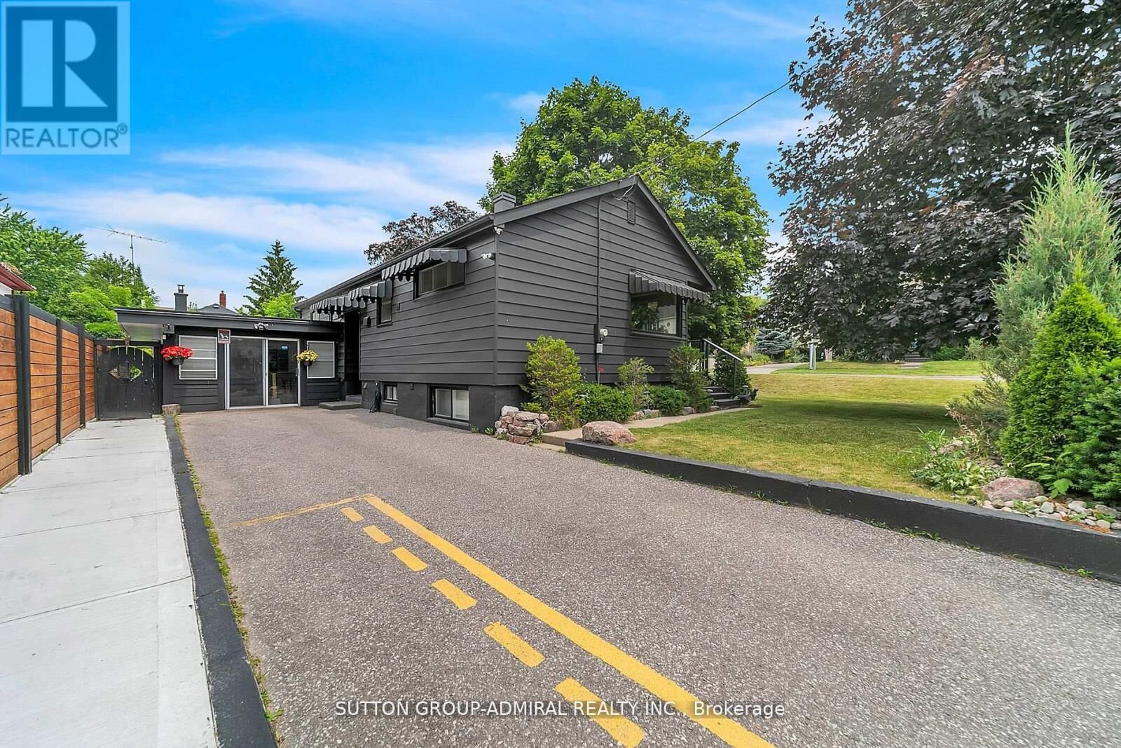 Property Photo:  212 St Peter Street  ON L1N 1J3