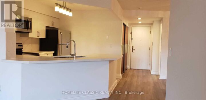 Property Photo:  18 Sommerset Way 502  ON M2N 6X5 