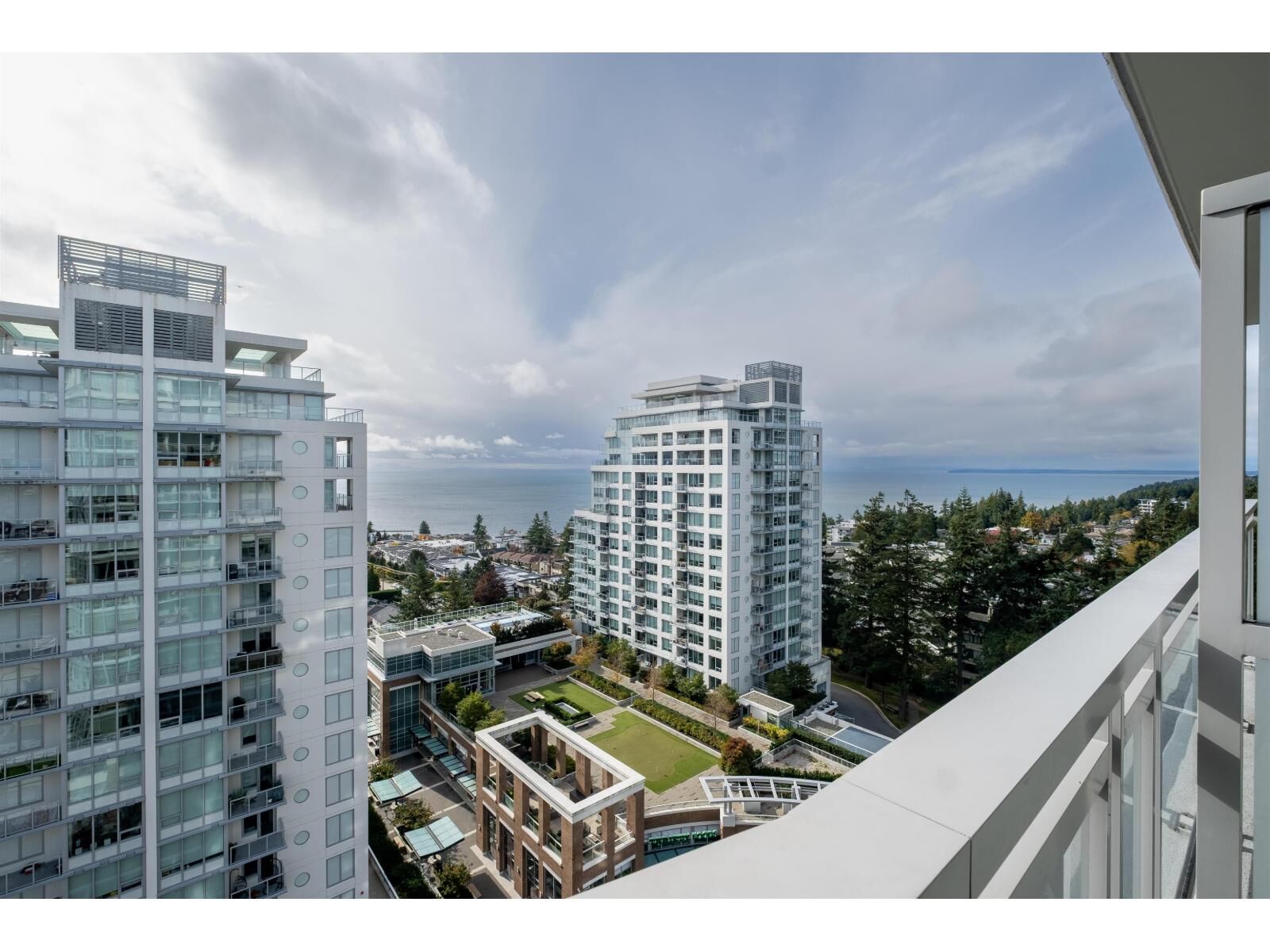 Property Photo: 1473 Johnston Road 1301 BC V4B 0A2