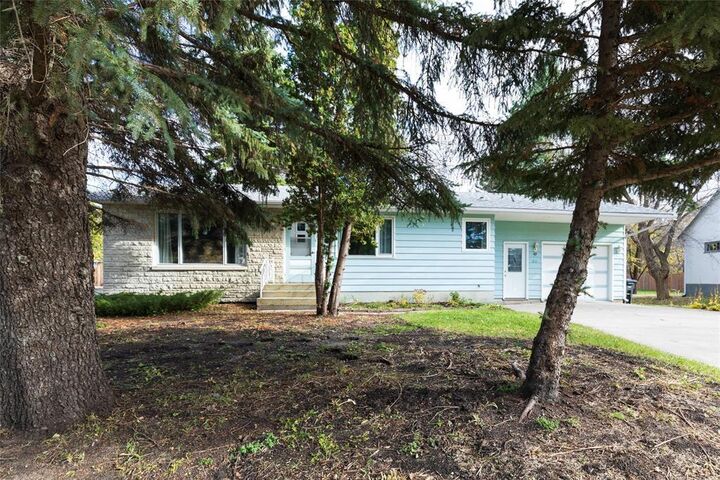 Property Photo:  119 Home Street North  MB R5G 0E5