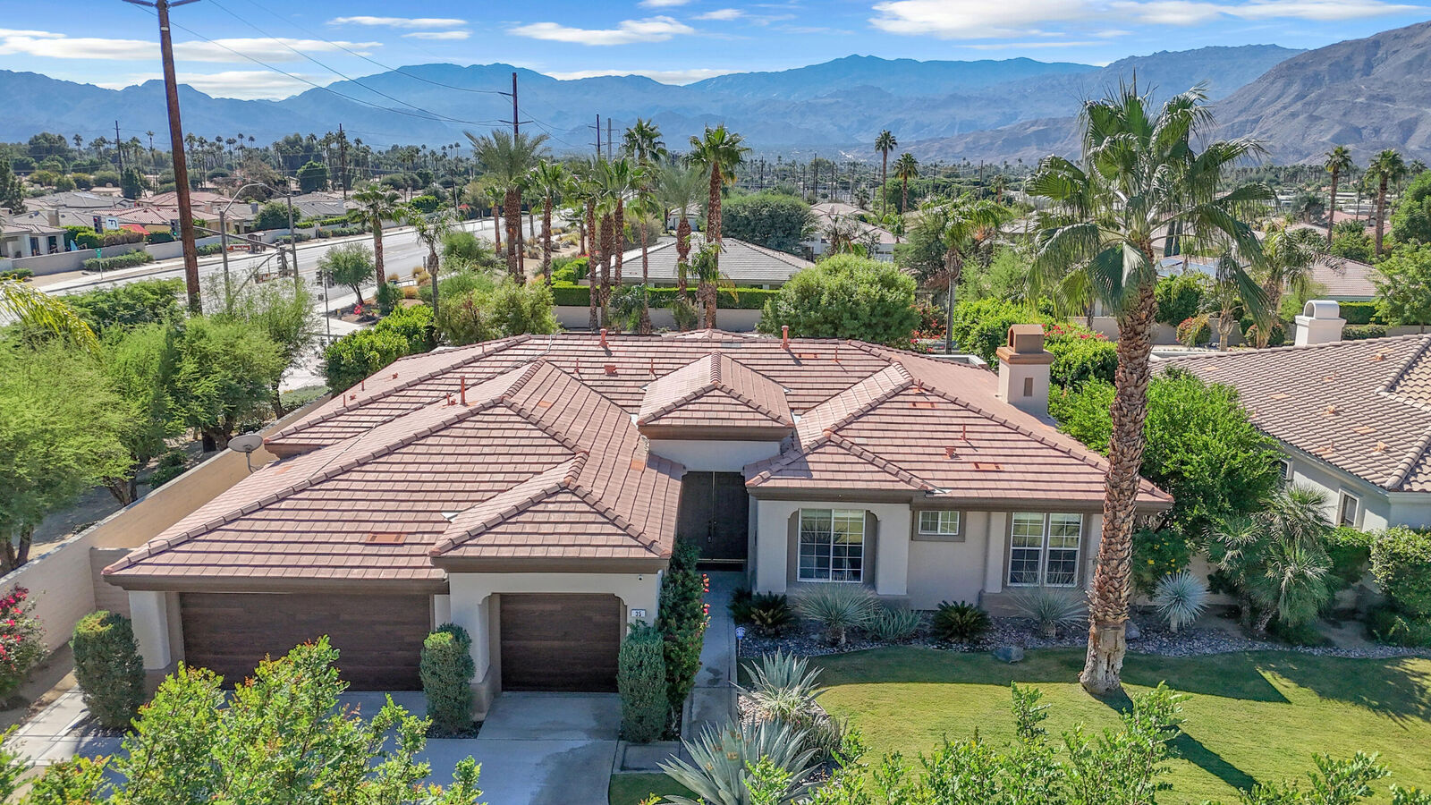 Property Photo:  35 Calle La Reina  CA 92270