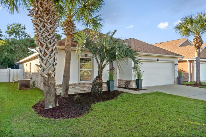 Property Photo:  2071 Fountainview Drive  FL 32566