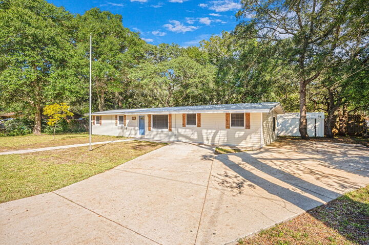 Property Photo:  205 Pine Street  FL 32548