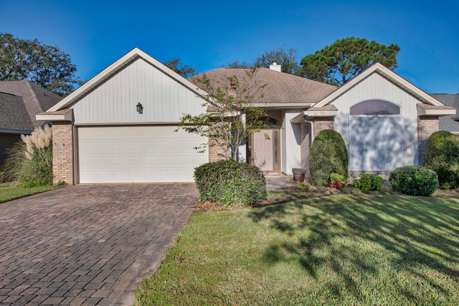 Property Photo:  924 Shalimar Point Drive  FL 32579