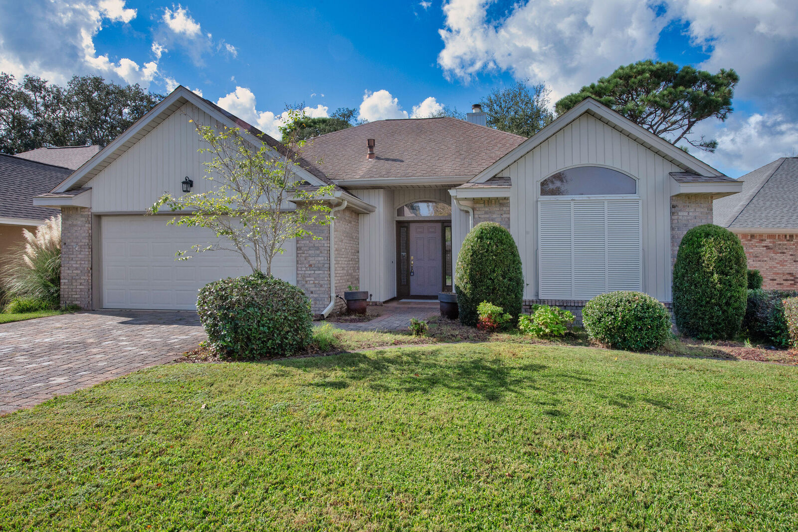 Property Photo: 924 Shalimar Point Drive FL 32579