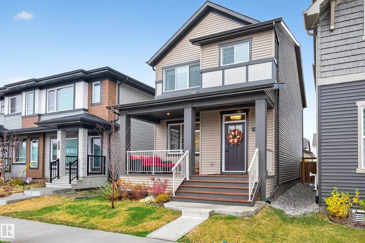 Property Photo:  3847 Chrustawka Place SW  AB T6W 4M9