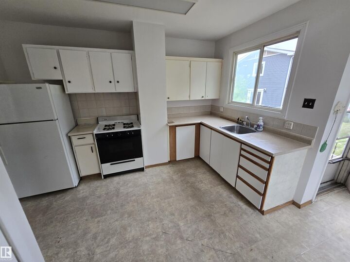 Photo de la propriété:  11905 70 Street NW  AB T5B 1V1 