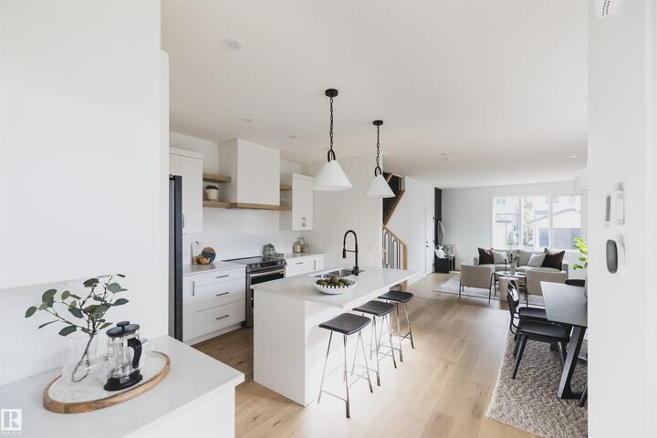 Property Photo:  4216 121 Street NW  AB T6J 1Y8