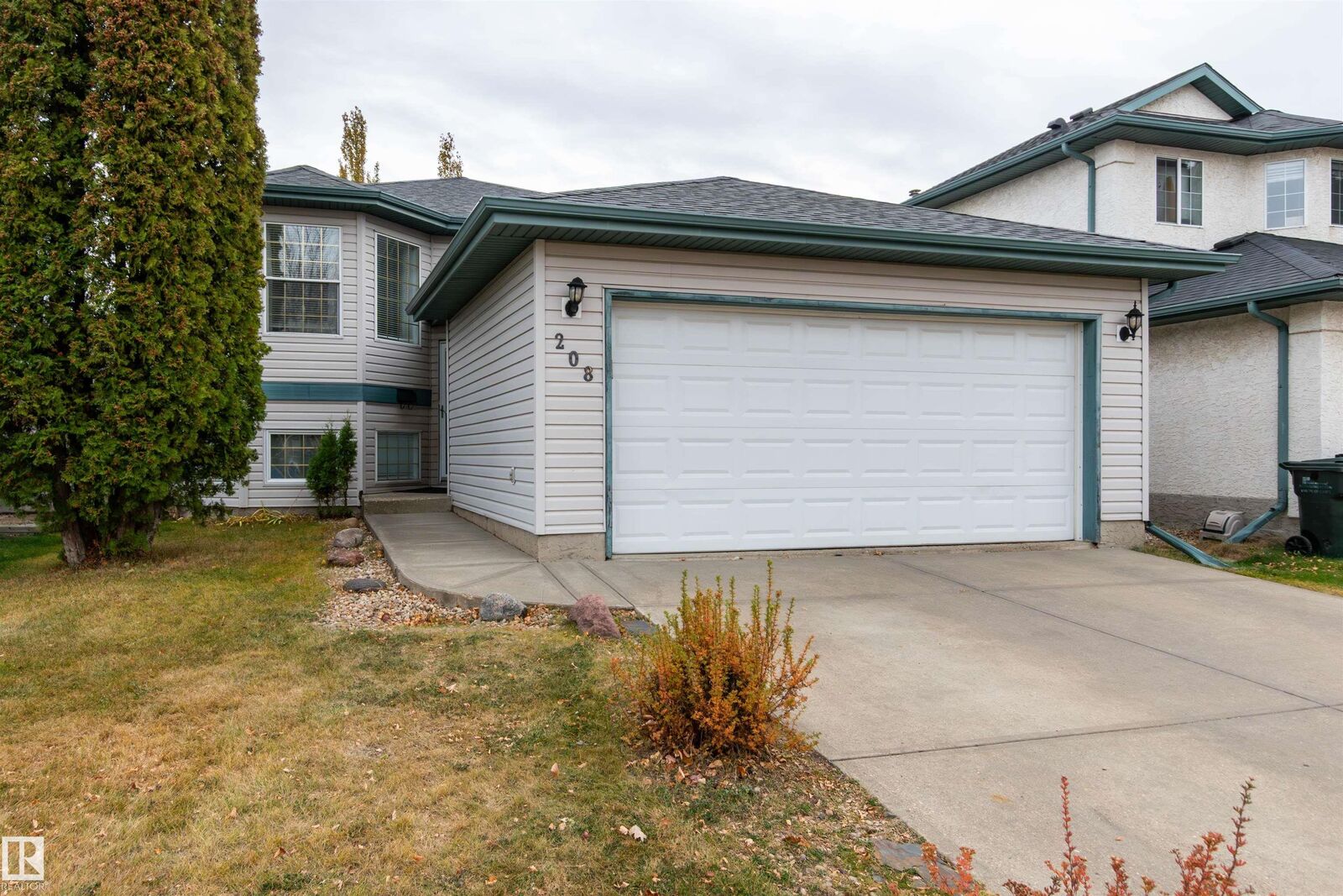 Property Photo:  208 Rainbow Crescent  AB T8A 5W6 
